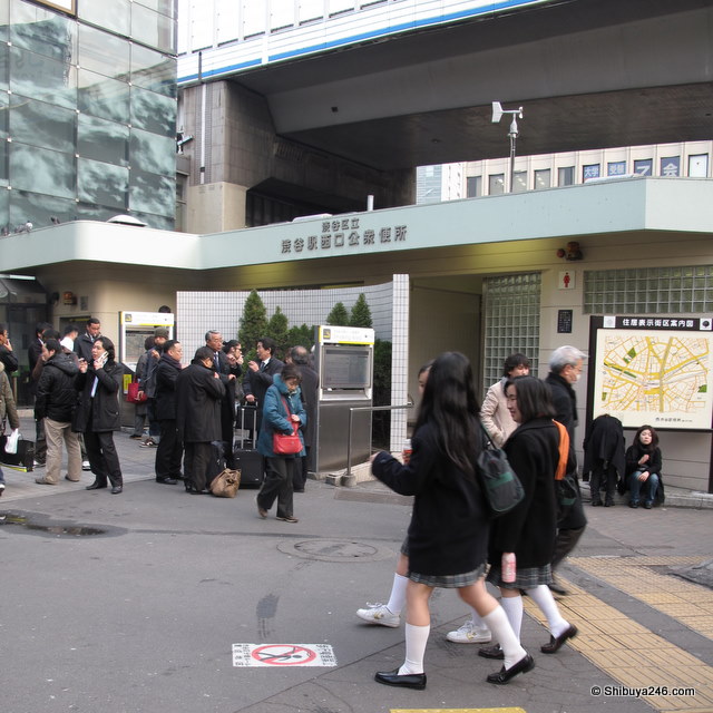 Perfect location for Japan Tobacco to sponsor. Everyone already has the product out advertising it for them.