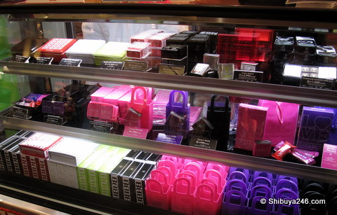 These bag styled chocolates are cute!