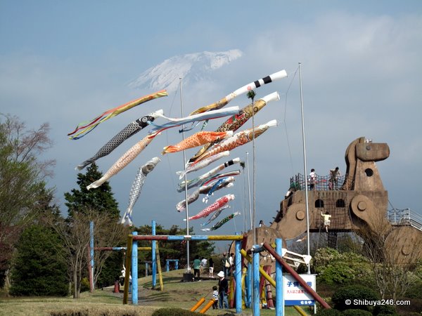 Mt Fuji gets misted away by the clouds