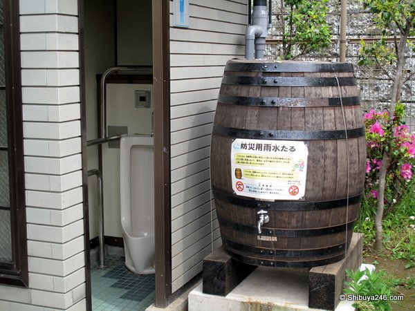 Rainwater storage barrel for emergency water