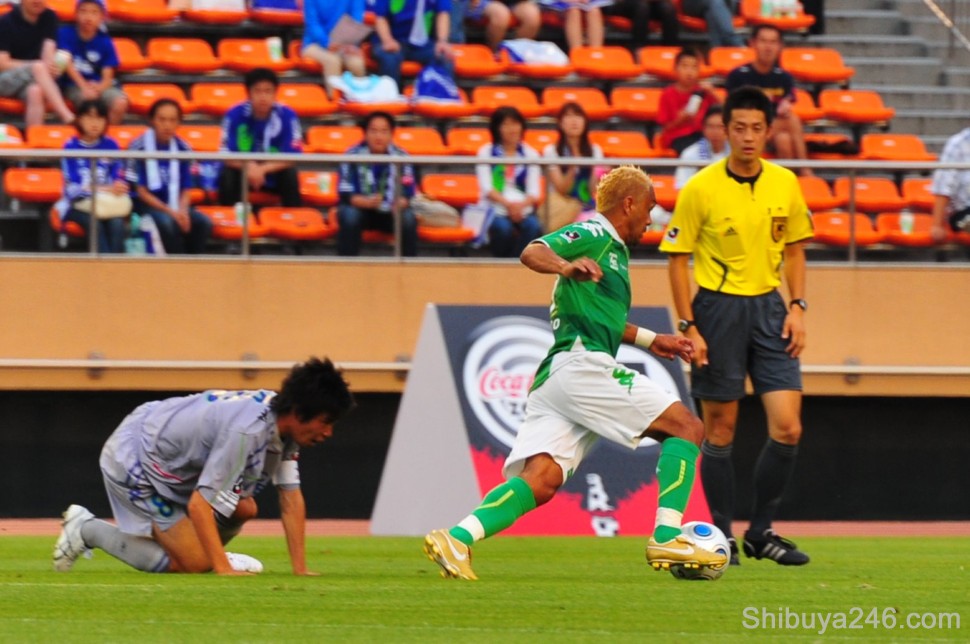 Verdy take back the ball with some quick footwork. The ref looks on checking there was no foul