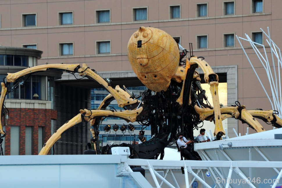 The large robotic spider presented by France to Yokohama to mark the occasion of 150 years of Yokohama opening to the West, Y150