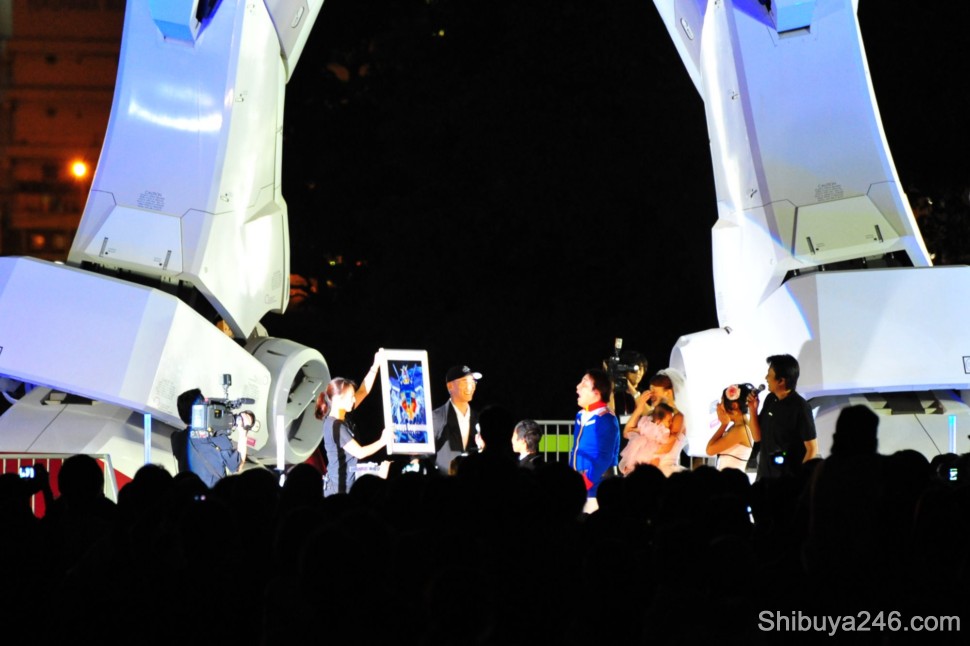 Tomino-san, the Director of the Gundam series makes a special gift presentation to the couple to mark the occasion