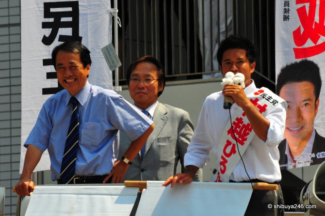 Kan Naoto joins the local candidate on the mini-van. He already has a winning grin