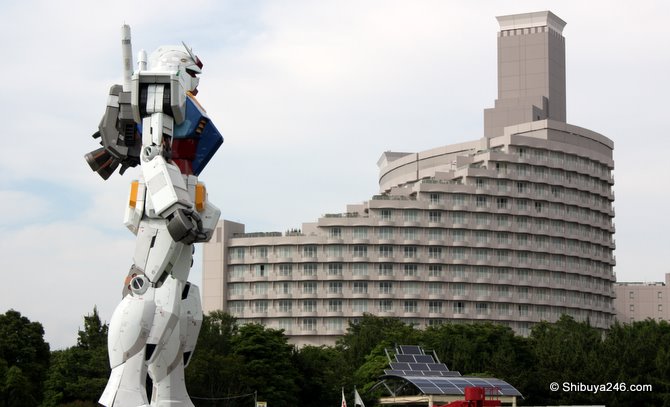 Gundam at Odaiba set for a wedding