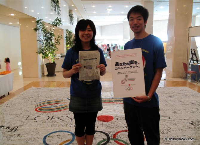 2 of the student association volunteers for Tokyo 2016