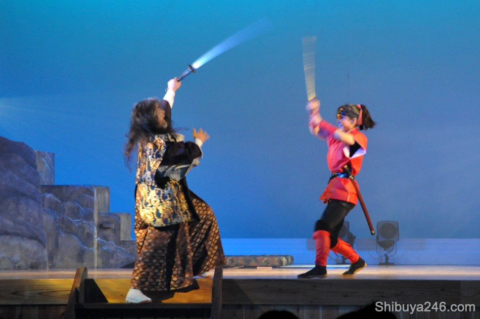 The battle comes to the edge of the stage. Watch your feet