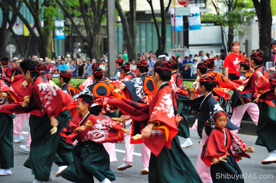 The young kids blended in with the adults to provide a great performance