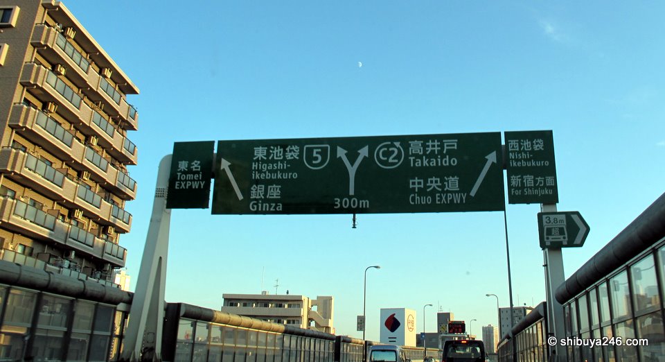 The old route through the Ginza to the left, but today we tried the new C2 road