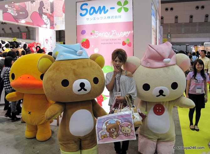 Plenty of Rilakkuma fans available for photos