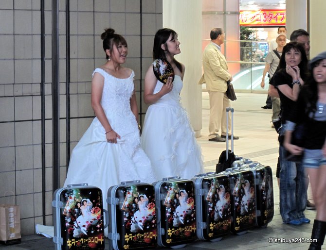 These 2 girls were promoting the movie 'Killer Virgin Road'. Didn't want to get too close when I heard the word killer
