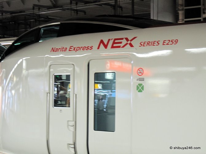 nice shiny new lettering for the Narita Express E259