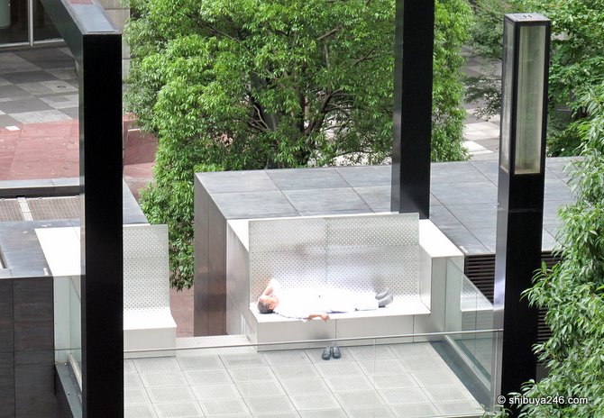 Popular spot, this guy turned up later. Looks like the invisible man