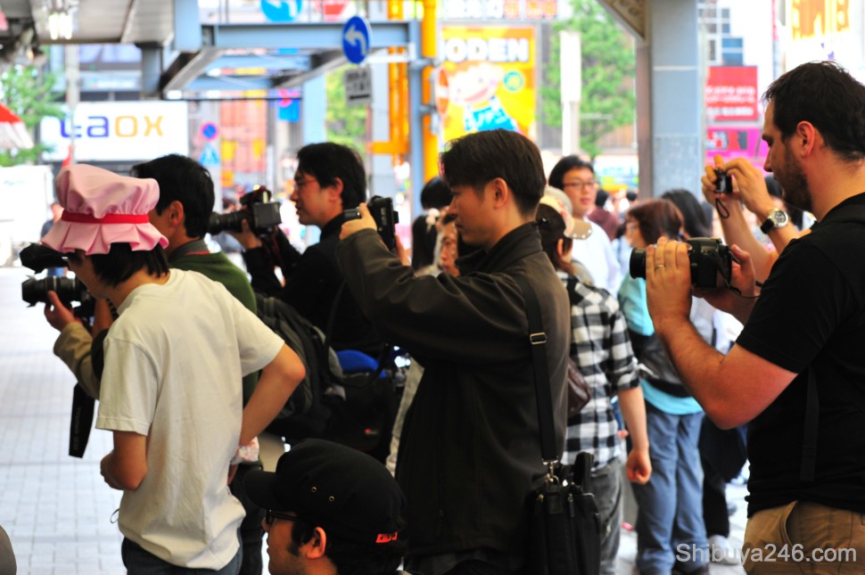 The event got crowded quickly with all the cameras trying to catch their favorite angle