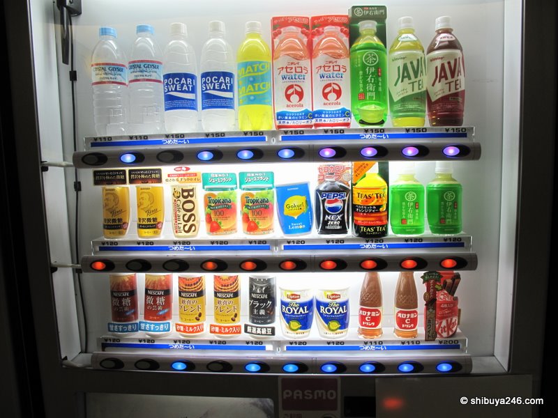 Nice to see some kit kats at the right hand end position of this vending machine. I got a Pocari Sweat