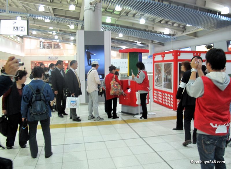 Lining up to win a Sento-kun strap