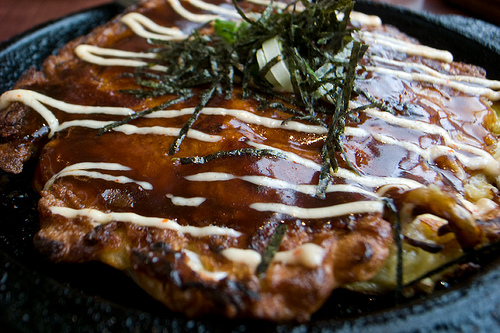 Okonomiyaki ready to be eaten, photo by h239 from flickr