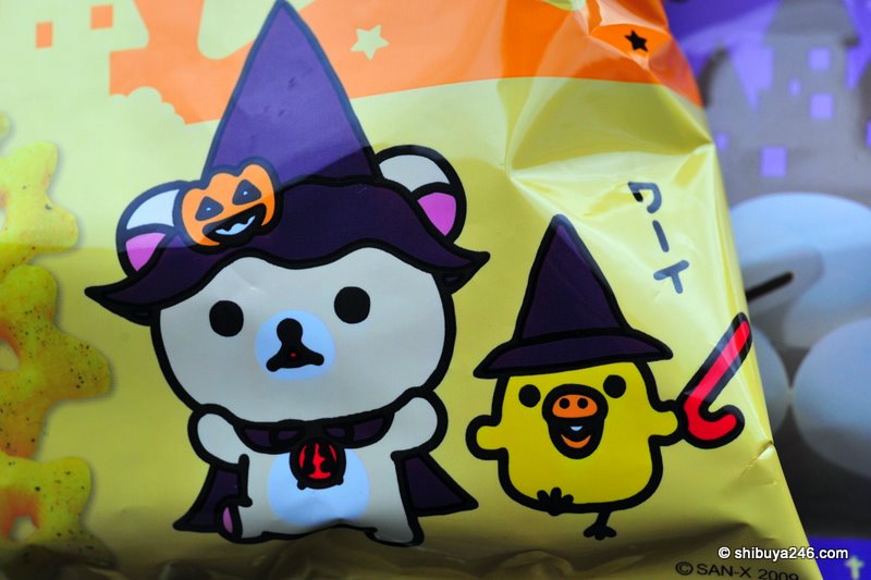 korilakkuma and Kiiroitori dress up for a few tricks and treats as well