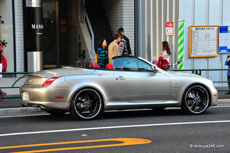 Everyone was taking a good look at this car. Nice set of wheels on this Lexus convertible
