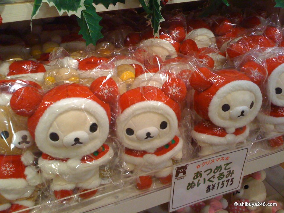 Some Christmas cheer from Rilakkuma and Korilakkuma. Do you want one of these?