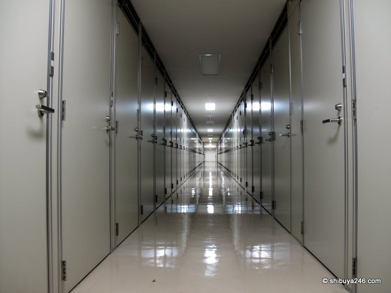 I felt like I was in a seen from 'Men in Black' or 'The Matrix' when I was walking down this corridor. Doors upon doors with little space between them