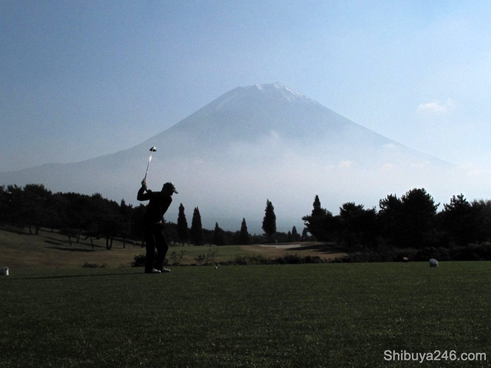 Another hole, another great target to aim for. I dont know how they managed to keep the holes facing at Mt Fuji. The designers must have had a lot of fun when they first laid out the course