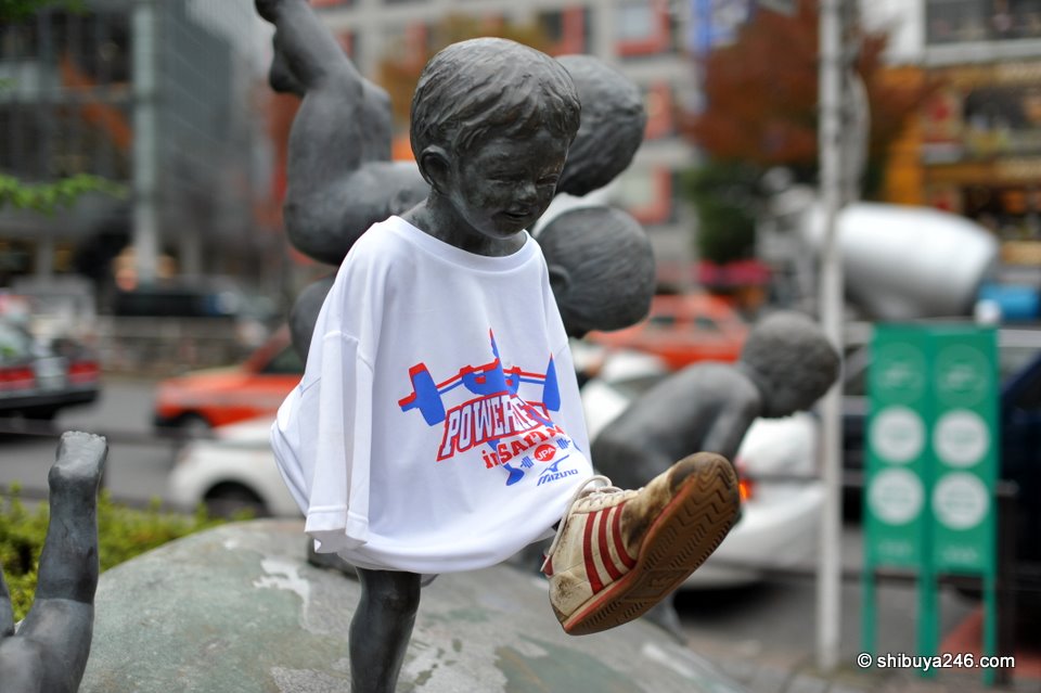 Powerlifting in Saitama for this t-shirt boy