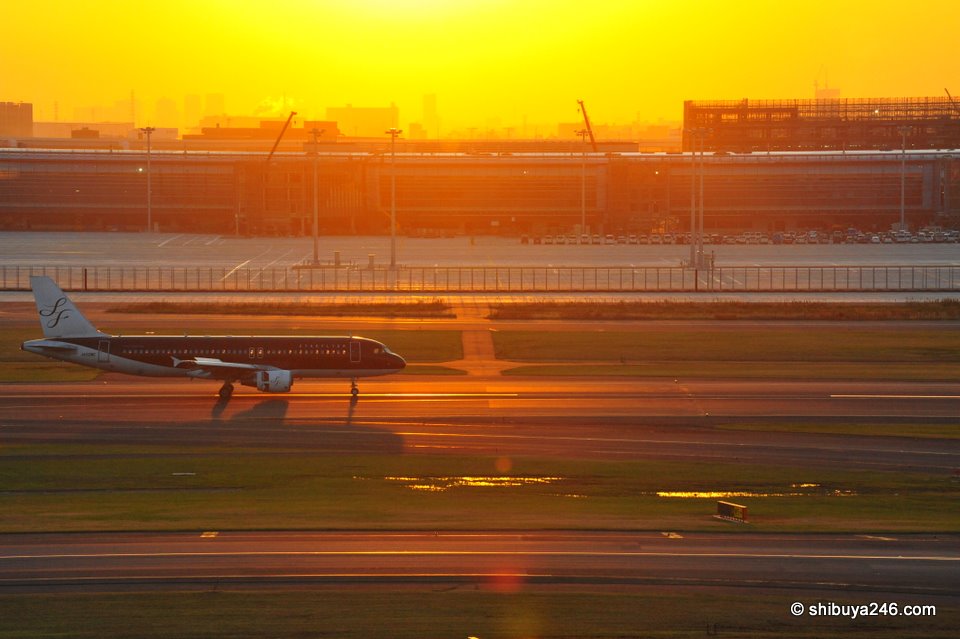 STARFLYER makes a landing in bright sunshine