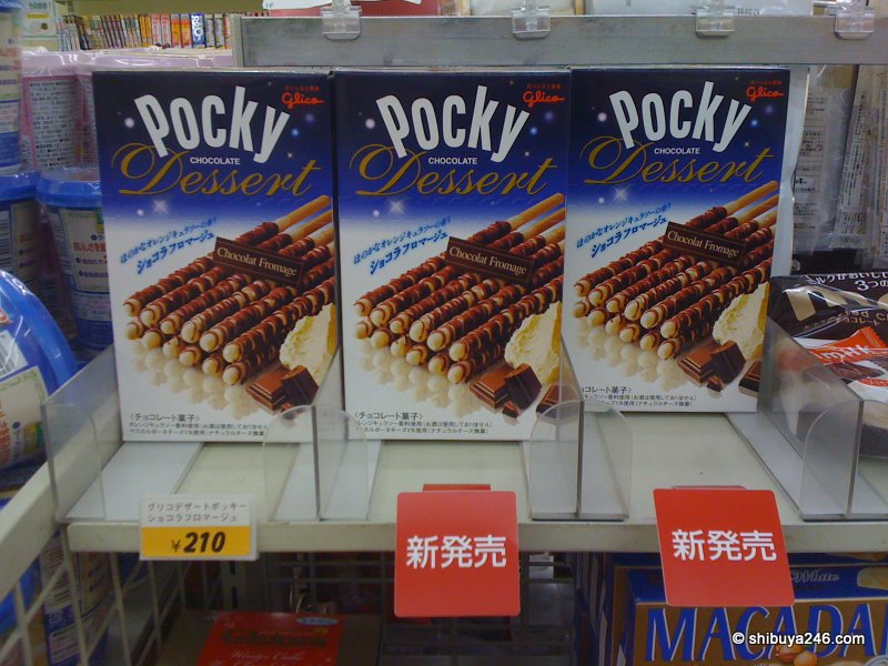 Glico seem to keep bringing out new versions on this successful theme for Pocky. The latest is Chocolate Fromage. Chocolate on a cheese stick, great idea.