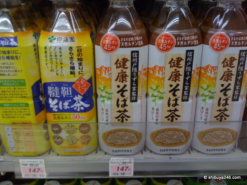 There have been quite a fe soba-cha drinks coming on to the market. Here are 2 different types, one from Ito-en and one from Suntory. There are quite a few people with Soba allergies so they will have to watch out for this one.