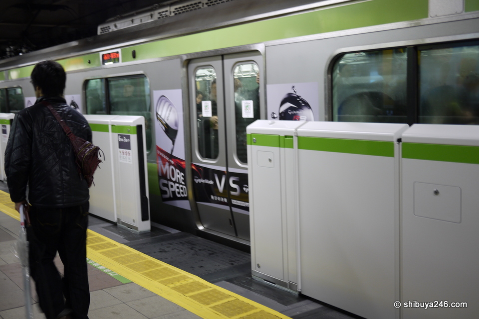 Looks like the advertising is going to get hidden out by the new doors. Wont be long before that advert might have to be attached to the new safety doors instead of the train doors.