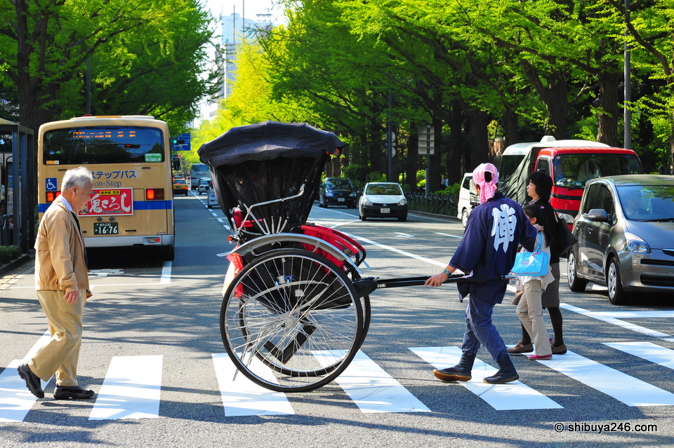 Nice to see the old forms of transportation on the streets of Yokohama. These tree lined avenues are really nice as well. Almost like a European city in atmosphere. Very different to Tokyo.