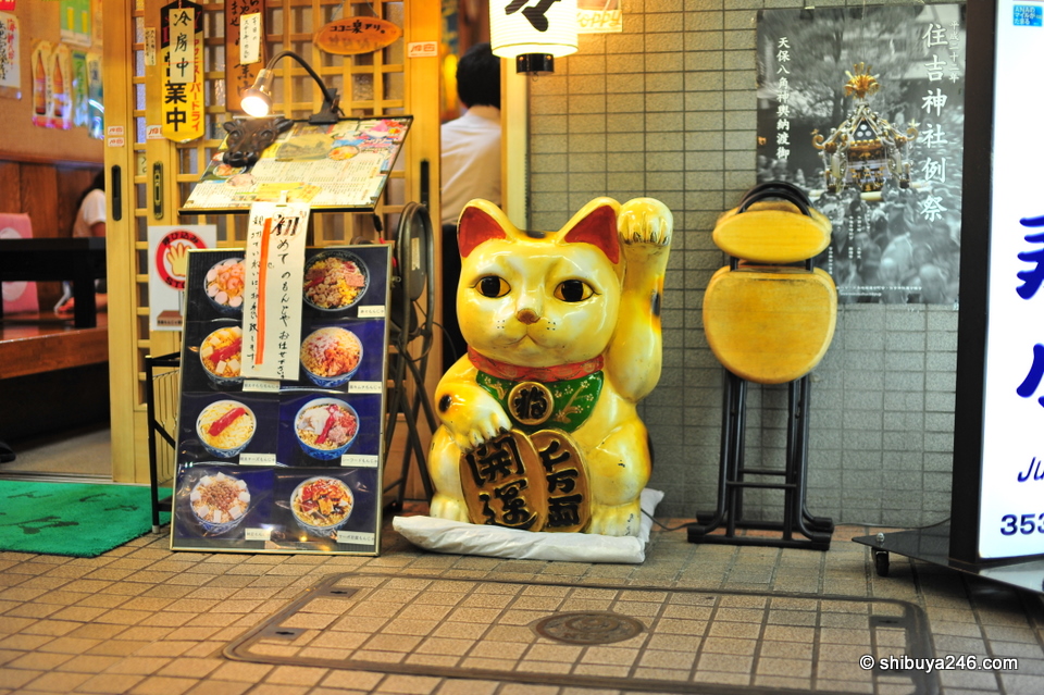 A more traditional style Maneki Neko