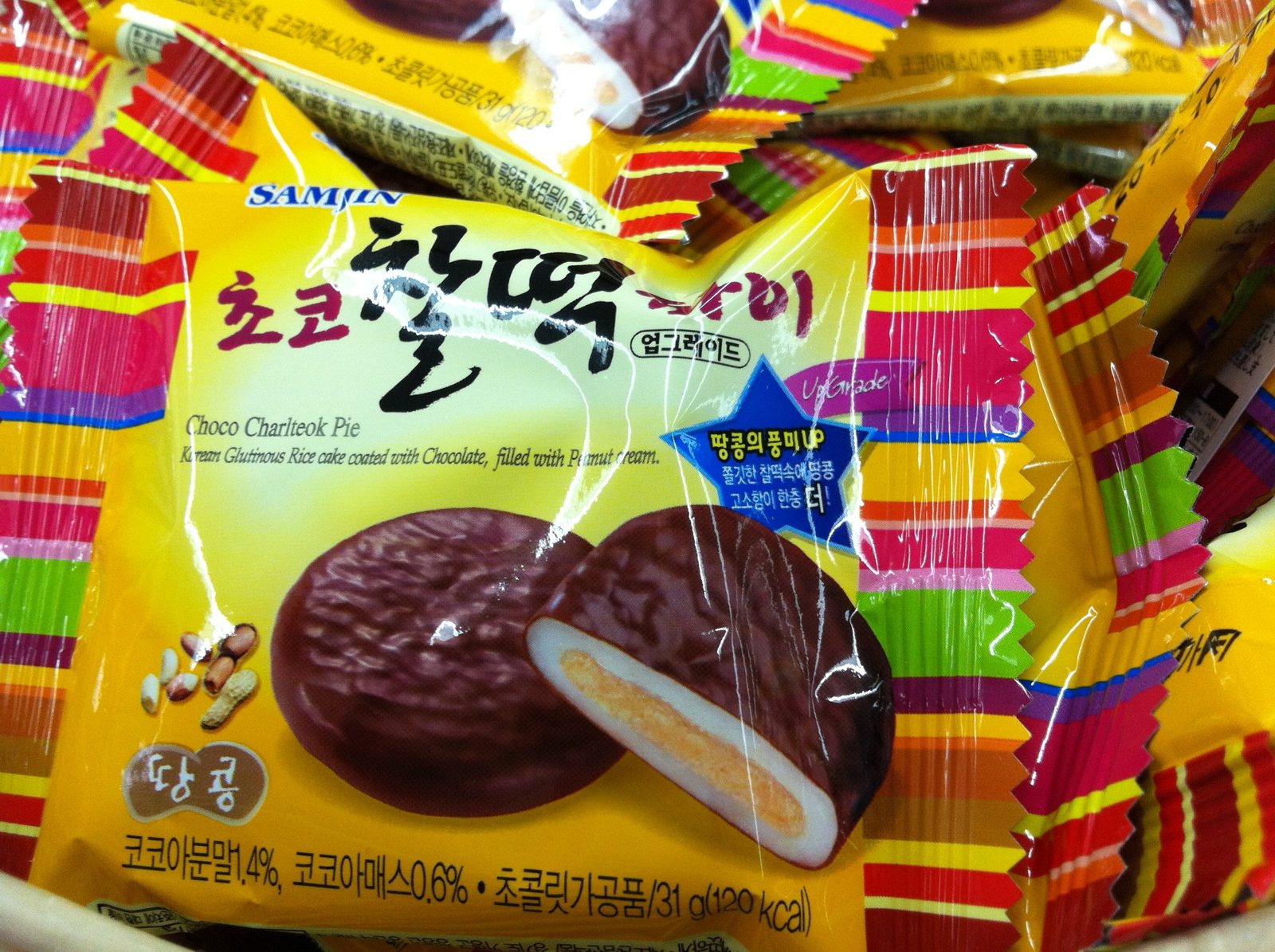 Chocolate rice cake filled with peanut cream. I can't imagine the taste of this...
