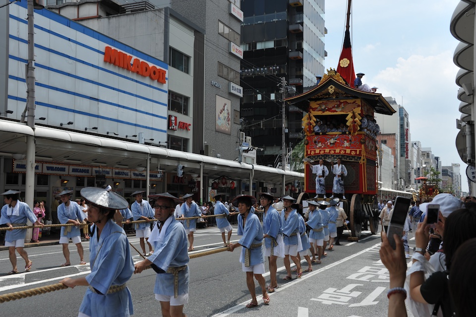 Walking along Kawaramachi Dori