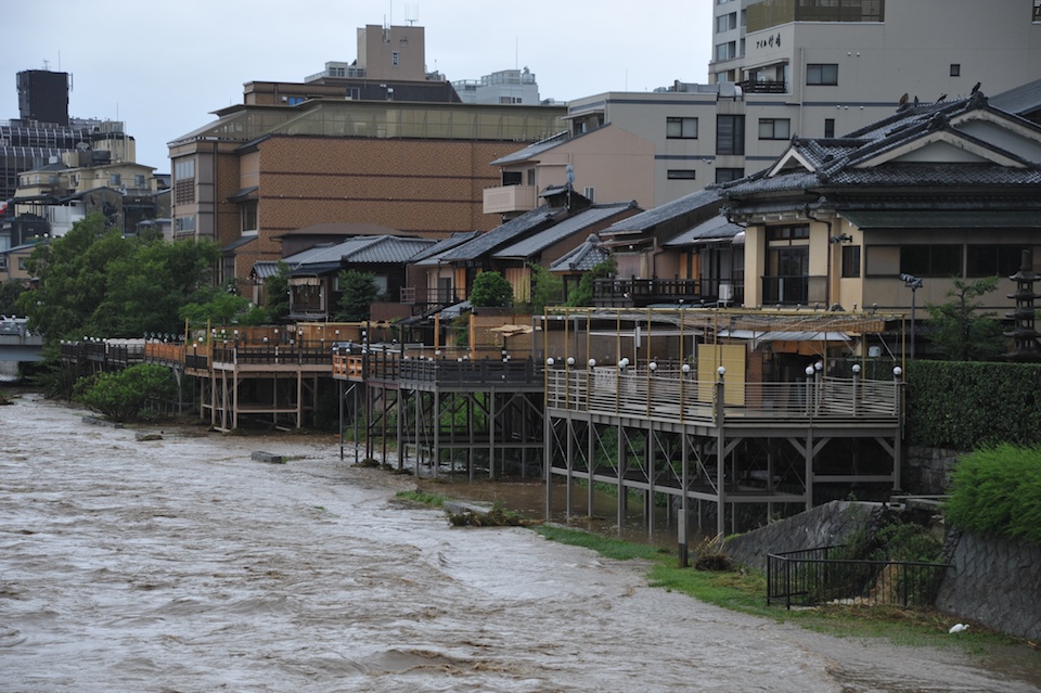 The water is over the bank but below the properties here