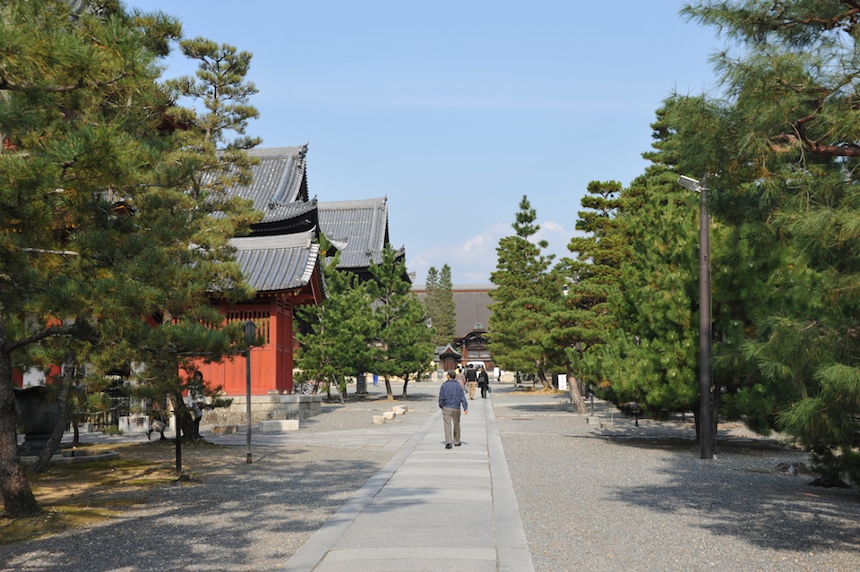 Easy to walk pathways with temple buildings all around